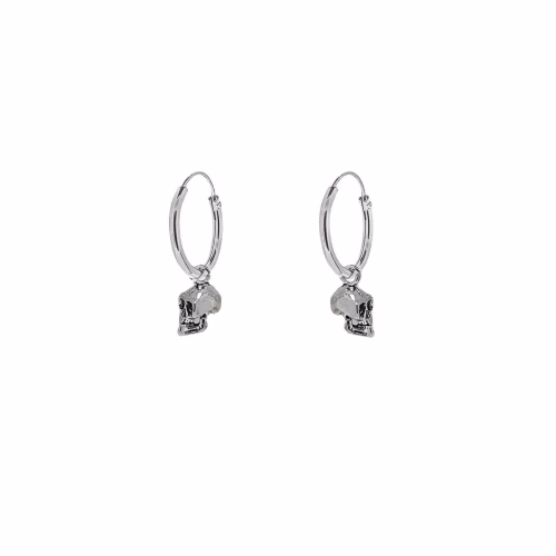 Un par de pendientes de 1,2 x 12 mm aro y charm calavera